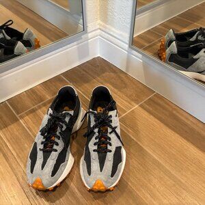 New Balance 327 Mens US 6.5 (fits womens 7.5)